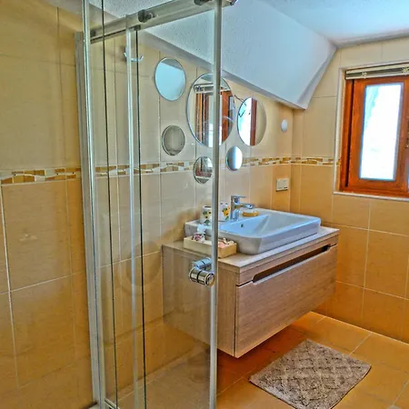 Penthouse 4*
